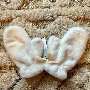 Mersea Cozy Cabin Faux Fur Mittens - White